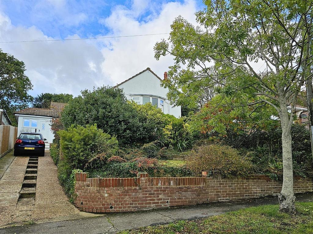 Collinswood Drive, St. LeonardsOnSea TN38 3 bed detached bungalow for