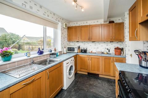 3 bedroom semi-detached house for sale - Sefton Avenue, Brighouse HD6