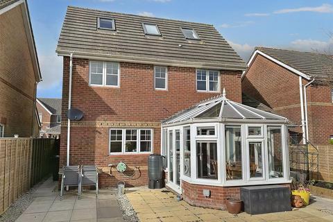 19 Bosnoweth, Probus, Truro, TR2 4HE