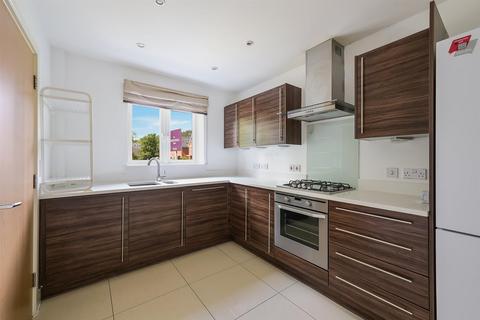 6 Farmside Place, Epsom, KT19 8GW