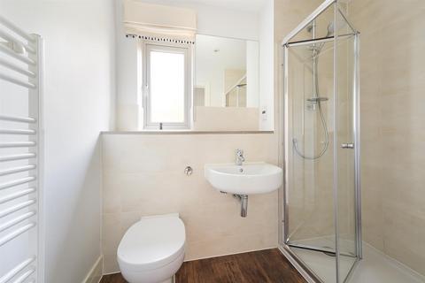 6 Farmside Place, Epsom, KT19 8GW