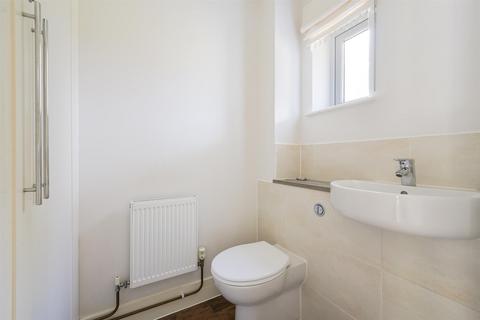 6 Farmside Place, Epsom, KT19 8GW