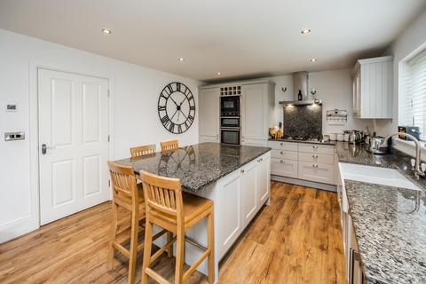 5 bedroom detached house for sale - Knowle Top Road, Halifax HX3
