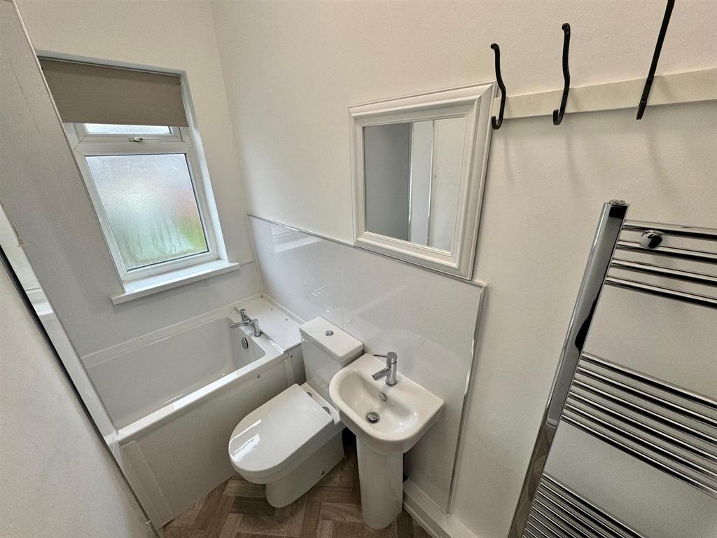AG13 Bathroom.jpg