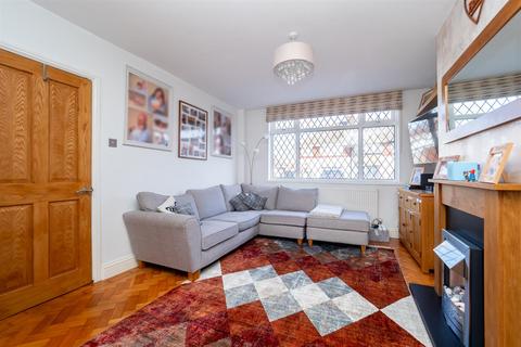 2 Ash Close, Carshalton, SM5 2AJ