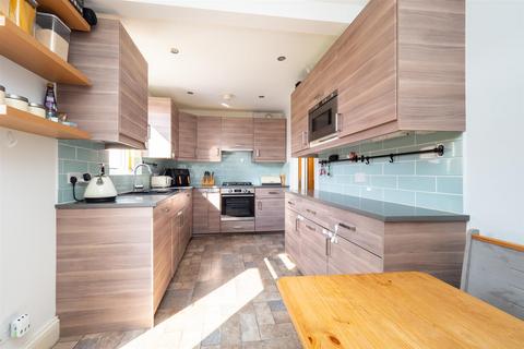 2 Ash Close, Carshalton, SM5 2AJ