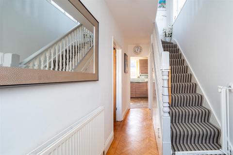 2 Ash Close, Carshalton, SM5 2AJ