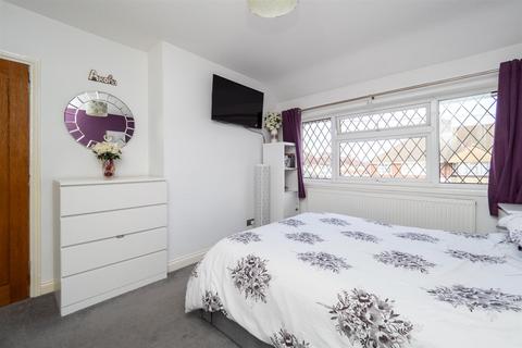 2 Ash Close, Carshalton, SM5 2AJ