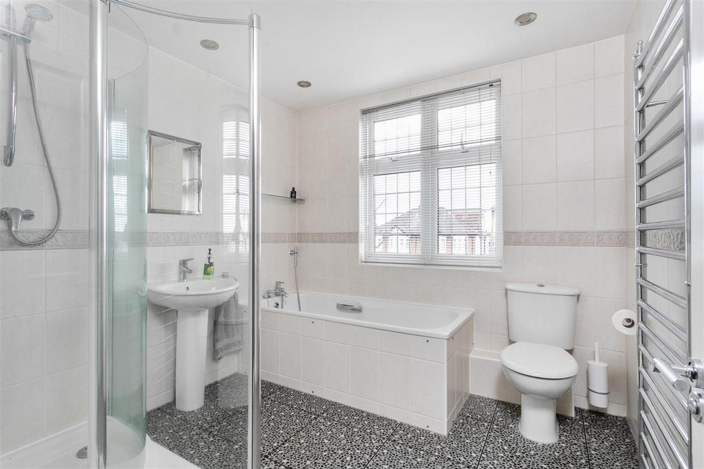 Family bathroom: