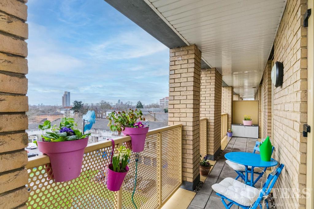 Mulberry house, 12, 320b High Road London, N15 4 BN
