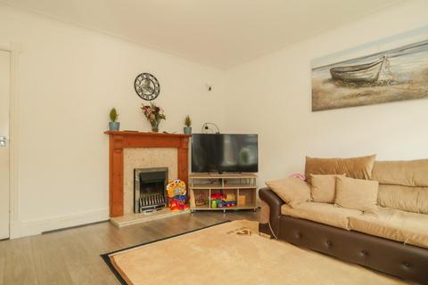 3 bedroom terraced house for sale, Landseer Avenue, Leeds