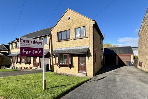 3 bedroom detached house for sale, Caldercroft, Elland