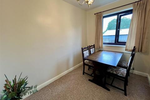 14 Caldercroft, Elland, HX5 9AY