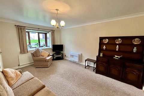 14 Caldercroft, Elland, HX5 9AY