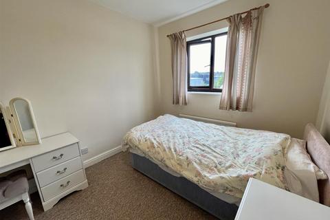14 Caldercroft, Elland, HX5 9AY