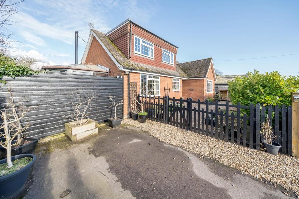 Bramble Lane, Wye, Ashford TN25 2 bed detached house for sale £500,000