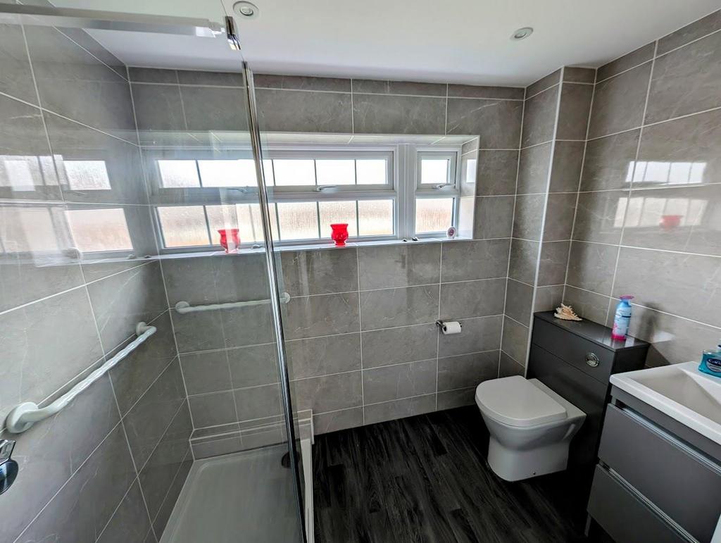 Shower room.jpg