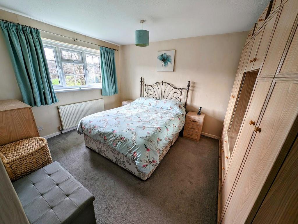 Bed 1.jpg