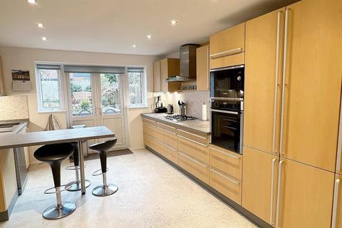 27 Saxton Drive, Sutton Coldfield, B74 4XZ