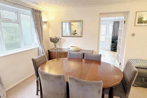 27 Saxton Drive, Sutton Coldfield, B74 4XZ