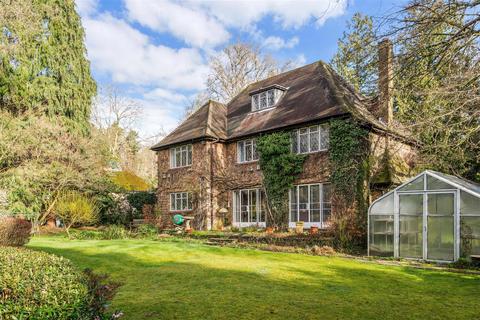 Akwaba Dukes Covert, Bagshot, GU19 5HU