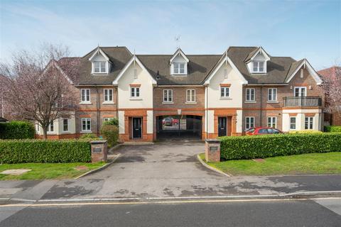 2 bedroom apartment for sale, New Road, Ascot
