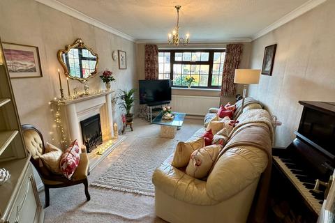 10 Spinney Grove, Hereford, HR1 1AY