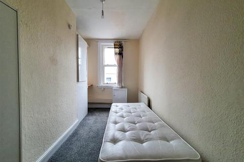 2 bedroom flat to rent - High Road, London