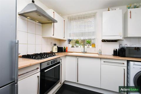 2 bedroom apartment for sale, Dollis Road, London N3