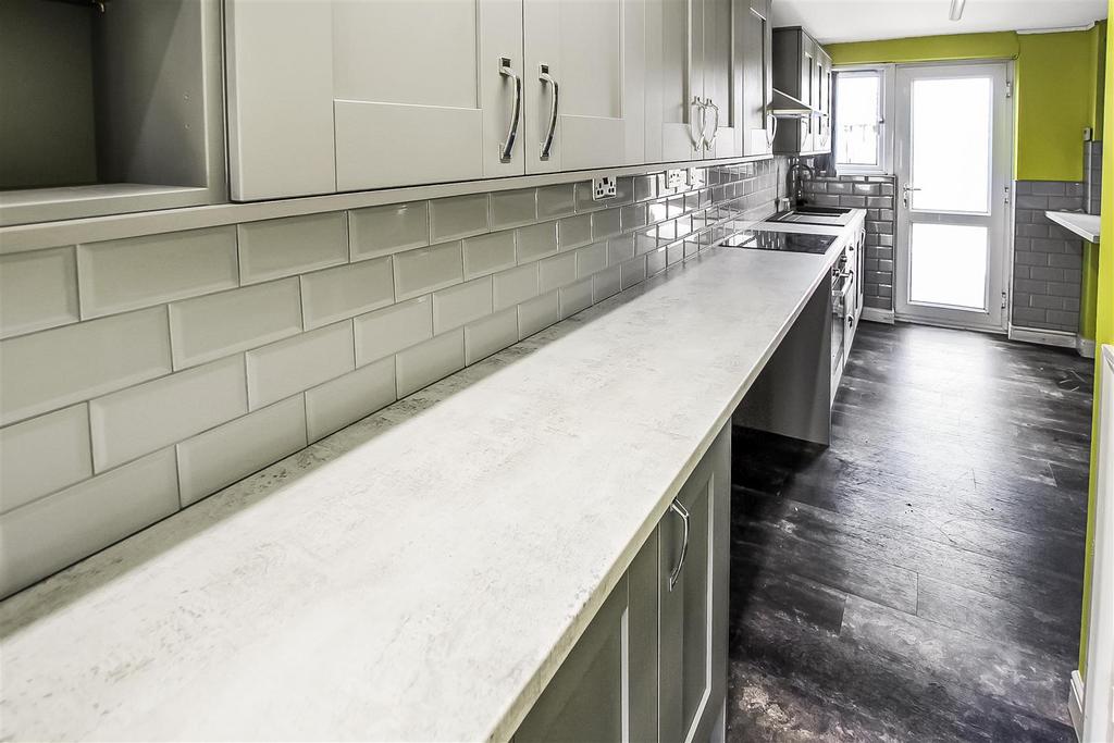 Kitchen (2).JPG