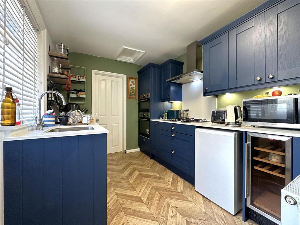 Contemporary Fitted Kitchen 548