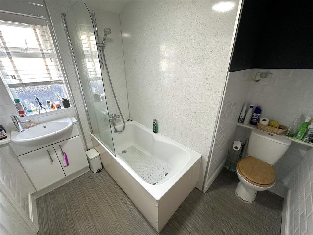 Ground Floor Bathroom 554
