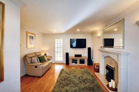 15 Holmes Road, Breaston, Derby, DE72 3BT