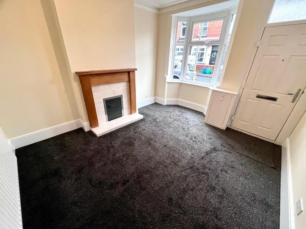 Kings Road, Sedgley 3 bed terraced house £1,000 pcm (£231 pw)
