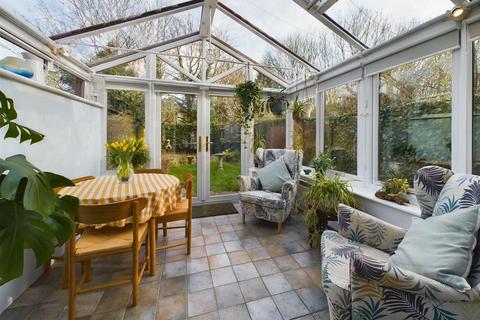 63 Weldon Drive, West Molesey, KT8 2QR