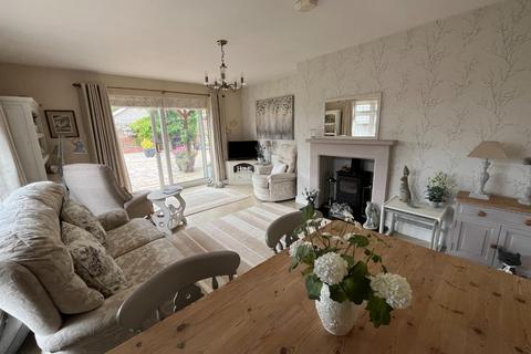 4 bedroom bungalow for sale, Penrallt Estate, Llanystumdwy, Criccieth