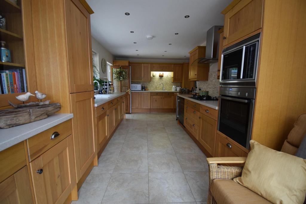 Kitchen.JPG