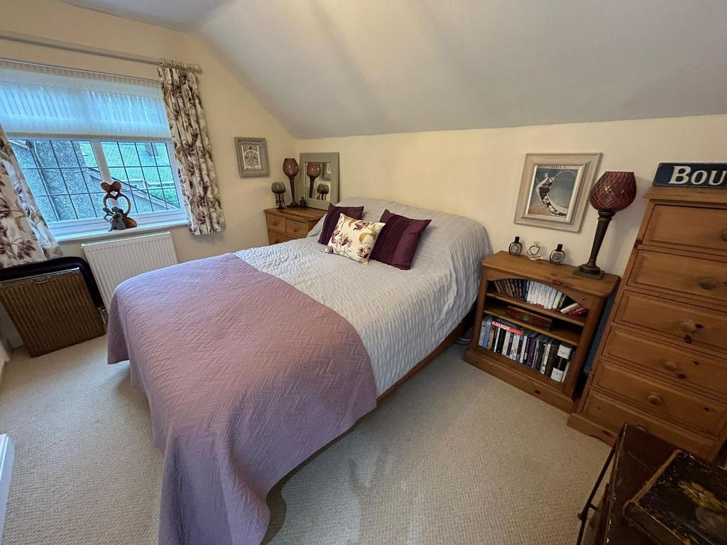 Bedroom 1.jpg