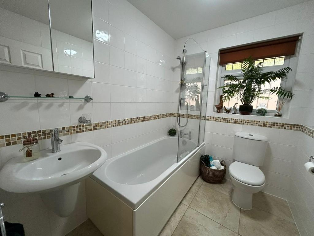 Family Bathroom.jpg
