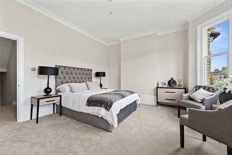 23 Arminger Road, London, W12 7BA