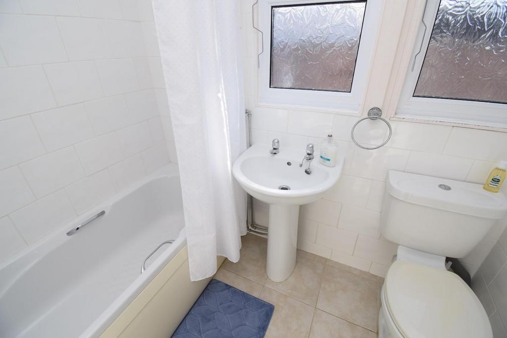 Bathroom.JPG