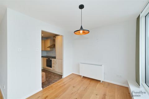 3 bedroom penthouse for sale, Branch Road, London, E14