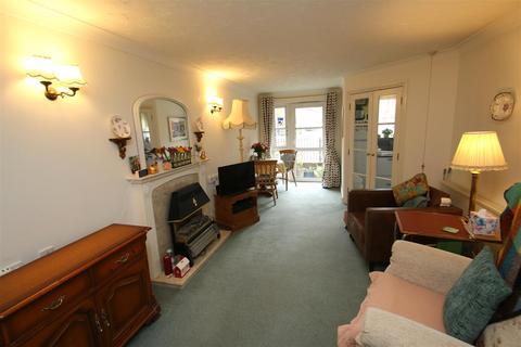 2 bedroom flat for sale, Archers Court, Salisbury