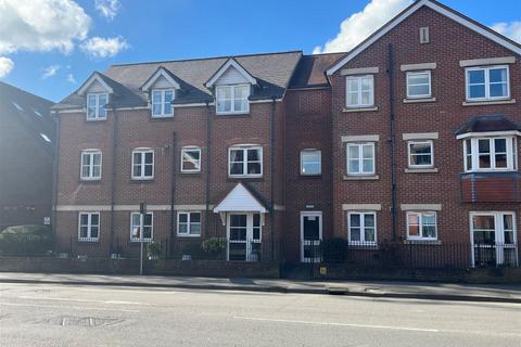 2 bedroom flat for sale, Archers Court, Salisbury