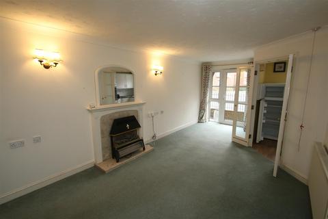 2 bedroom flat for sale, Archers Court, Salisbury