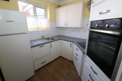 2 bedroom flat for sale, Archers Court, Salisbury