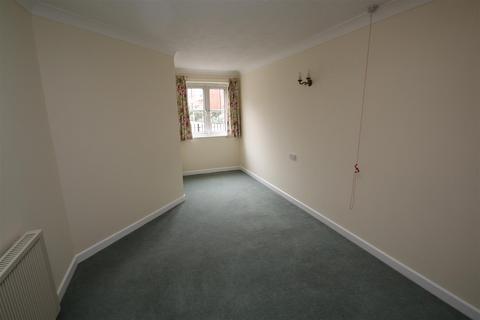 2 bedroom flat for sale, Archers Court, Salisbury