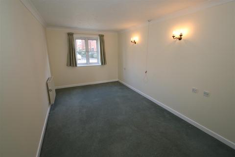 2 bedroom flat for sale, Archers Court, Salisbury