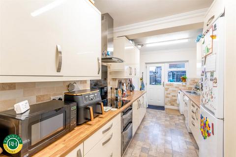 60 Harrowden Road, Wheatley, Doncaster, DN2 4EL