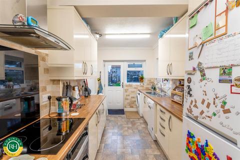 60 Harrowden Road, Wheatley, Doncaster, DN2 4EL